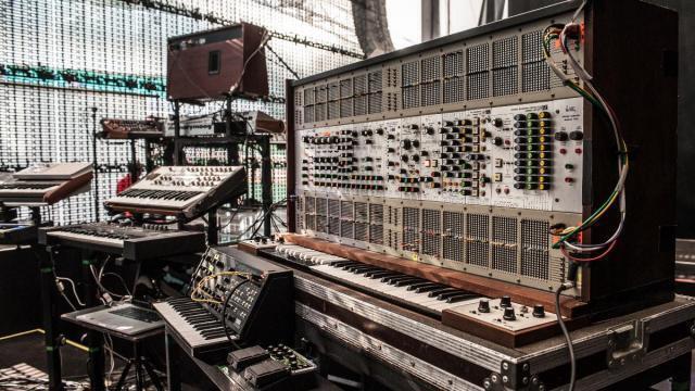 Image ancien synthétiseur analogique